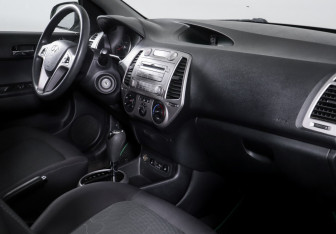 Подержанный автомобиль Hyundai i20 2009 года (9 фото)