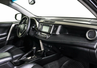 Подержанный автомобиль Toyota RAV4 2014 года (7 фото)
