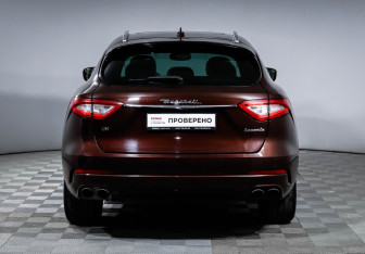 Подержанный автомобиль Maserati Levante 2017 года (6 фото)