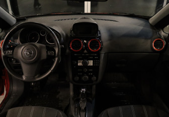 Подержанный автомобиль Opel Corsa 2013 года (9 фото)