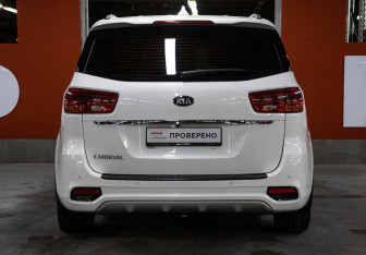 Подержанный автомобиль Kia Carnival 2018 года (6 фото)