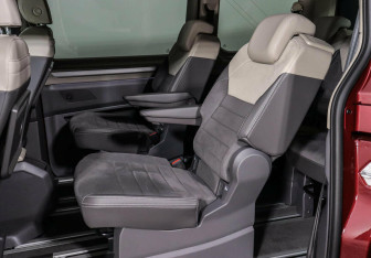 Подержанный автомобиль Volkswagen Multivan 2022 года (20 фото)