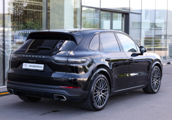 Подержанный автомобиль Porsche Cayenne 2021 года (5 фото)