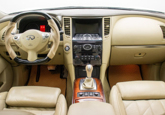 Подержанный автомобиль Infiniti FX 2010 года (14 фото)