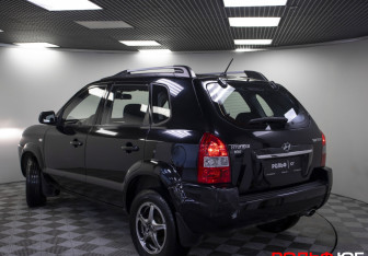 Подержанный автомобиль Hyundai Tucson 2008 года (19 фото)