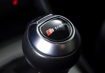 Подержанный автомобиль Audi Q3 2013 года (22 фото)