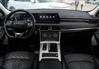 Подержанный автомобиль Exeed TXL 2023 года (10 фото)