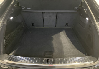 Подержанный автомобиль Porsche Cayenne 2019 года (13 фото)