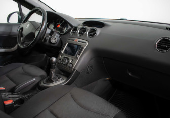 Подержанный автомобиль Peugeot 408 2013 года (9 фото)