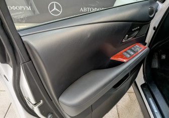 Подержанный автомобиль Lexus RX 2011 года (19 фото)