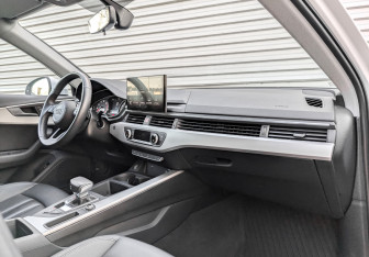Подержанный автомобиль Audi A4 Sedan 2021 года (10 фото)