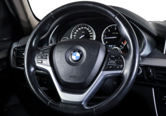 Подержанный автомобиль BMW X6 2015 года (13 фото)