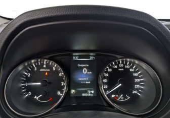 Подержанный автомобиль Nissan X-Trail 2017 года (15 фото)