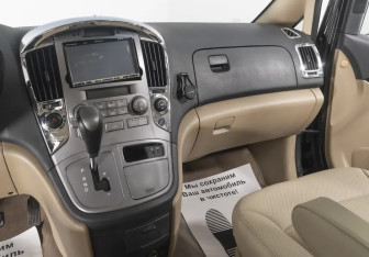 Подержанный автомобиль Hyundai Grand Starex 2009 года (9 фото)