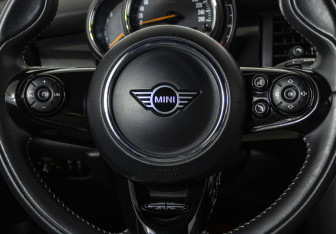 Подержанный автомобиль MINI Hatch 2020 года (14 фото)