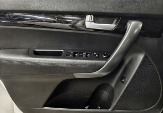 Подержанный автомобиль Kia Sorento 2014 года (15 фото)