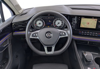 Подержанный автомобиль Volkswagen Touareg 2018 года (22 фото)