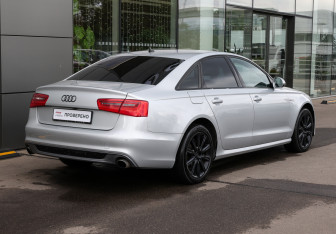 Подержанный автомобиль Audi A6 Sedan 2013 года (5 фото)