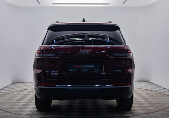 Подержанный автомобиль Jeep Grand Cherokee 2021 года (4 фото)