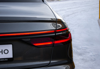 Подержанный автомобиль Audi A8 2019 года (17 фото)