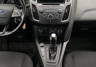 Подержанный автомобиль Ford Focus Wagon 2017 года (12 фото)
