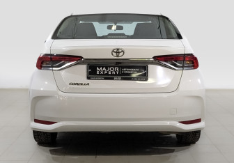 Подержанный автомобиль Toyota Corolla Sedan 2019 года (6 фото)