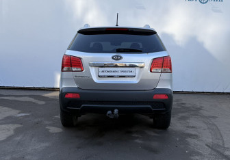 Подержанный автомобиль Kia Sorento 2012 года (6 фото)
