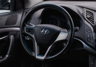 Подержанный автомобиль Hyundai i40 Wagon 2014 года (15 фото)