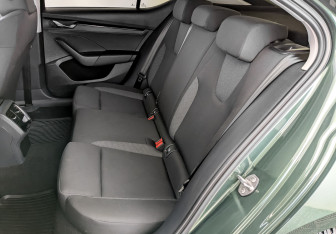 Подержанный автомобиль Skoda Octavia Liftback 2021 года (12 фото)