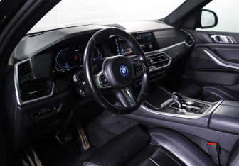 Подержанный автомобиль BMW X5 2022 года (15 фото)