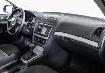 Подержанный автомобиль Skoda Octavia Wagon 2012 года (5 фото)