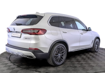 Подержанный автомобиль BMW X5 2018 года (5 фото)