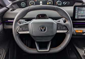 Подержанный автомобиль Changan UNI-V 2023 года (22 фото)