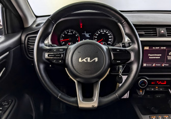 Подержанный автомобиль Kia Rio Sedan 2022 года (21 фото)
