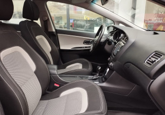 Подержанный автомобиль Kia Ceed Hatchback 2016 года (10 фото)