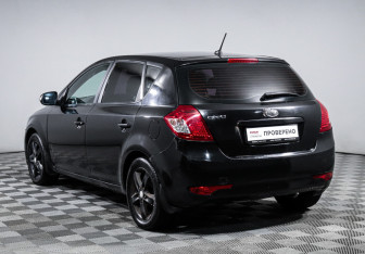 Подержанный автомобиль Kia Ceed Hatchback 2010 года (7 фото)