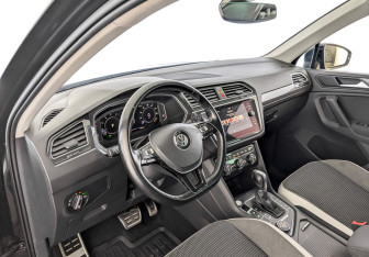 Подержанный автомобиль Volkswagen Tiguan 2019 года (16 фото)