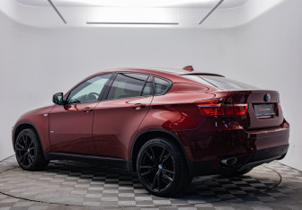 Подержанный автомобиль BMW X6 2011 года (3 фото)