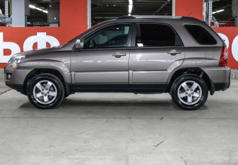 Подержанный автомобиль Kia Sportage 2010 года (8 фото)