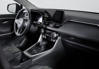 Подержанный автомобиль Toyota RAV4 2023 года (9 фото)