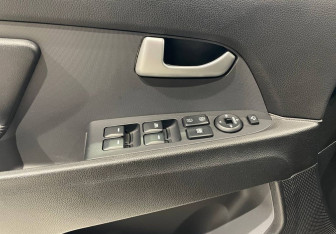 Подержанный автомобиль Kia Sportage 2015 года (17 фото)