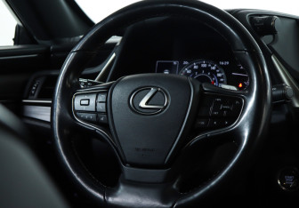 Подержанный автомобиль Lexus ES 2021 года (15 фото)