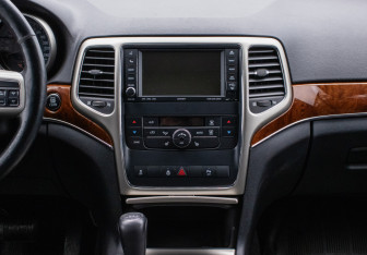 Подержанный автомобиль Jeep Grand Cherokee 2010 года (14 фото)