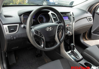Подержанный автомобиль Hyundai i30 Hatchback 2013 года (15 фото)
