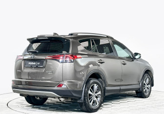 Подержанный автомобиль Toyota RAV4 2019 года (5 фото)