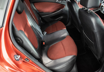 Подержанный автомобиль Hyundai Solaris Hatchback 2011 года (10 фото)