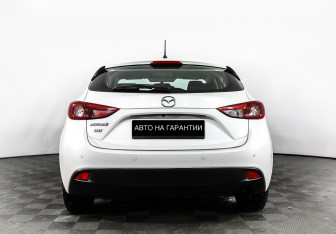 Подержанный автомобиль Mazda 3 Hatchback 2015 года (6 фото)
