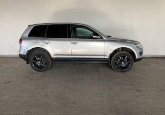 Подержанный автомобиль Volkswagen Touareg 2010 года (8 фото)