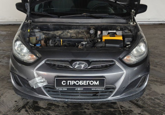 Подержанный автомобиль Hyundai Solaris Sedan 2012 года (9 фото)