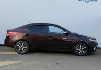 Подержанный автомобиль Kia Cerato Sedan 2009 года (4 фото)